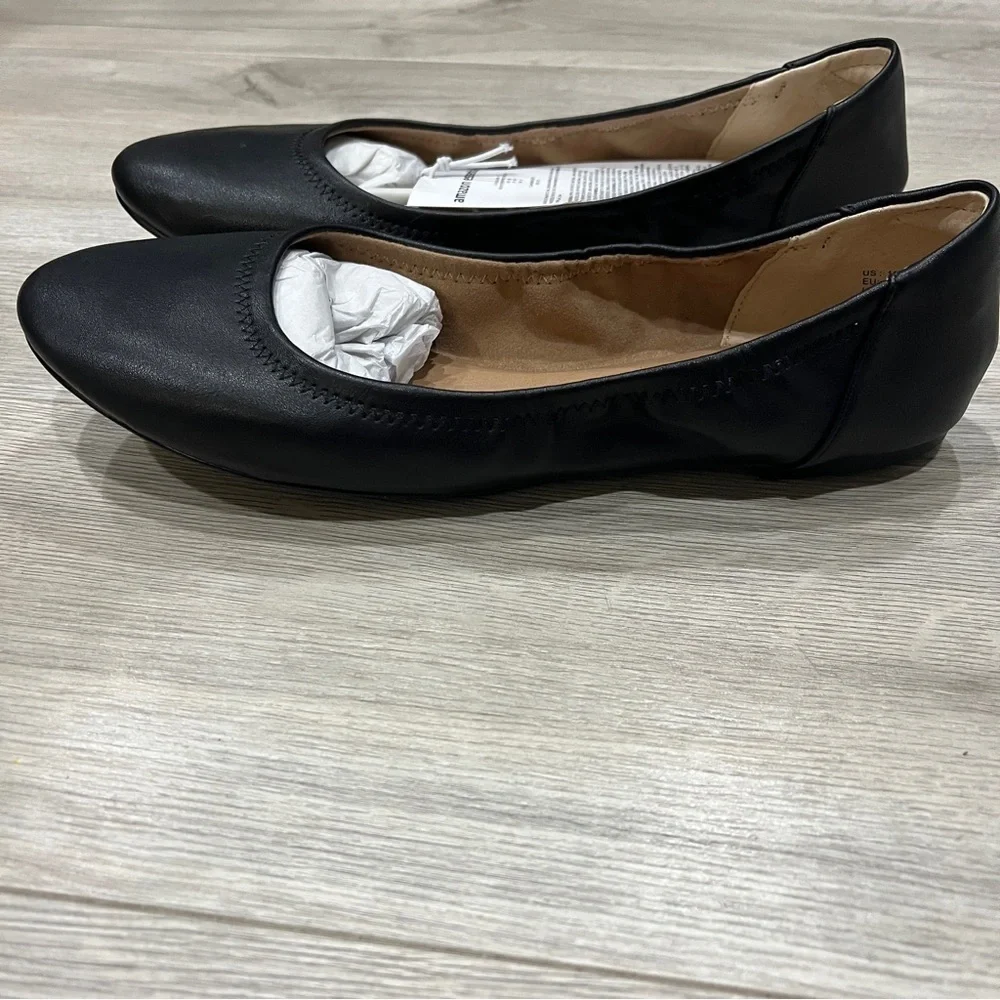 Amazon Essentials Black Round-Toe Ballet Flats